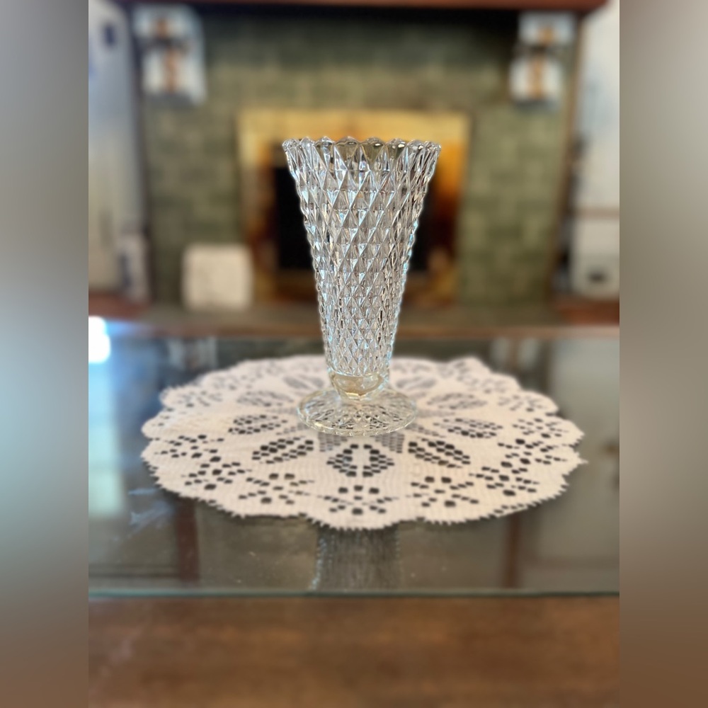 Clear Diamond-Pattern Glass Vase - Decorative Centerpiece
